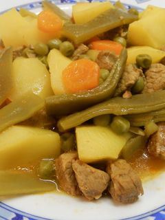 Una foto de Ternera guisada con verduras y patatas