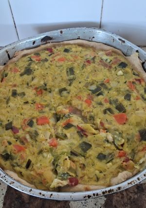 Una foto de Tarta cremosa de puerro y zanahoria, brócoli🥦🫑🥕