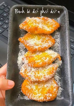 Hình của món Bánh bí đỏ phủ dừa.