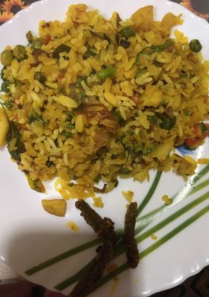 पोहा (poha recipe in Hindi) रेसिपी मुख्य फोटो