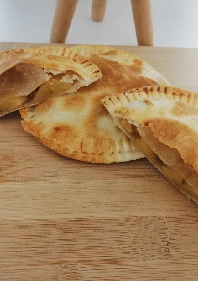 Una foto de Pastelitos de manzana en airfryer 🍏