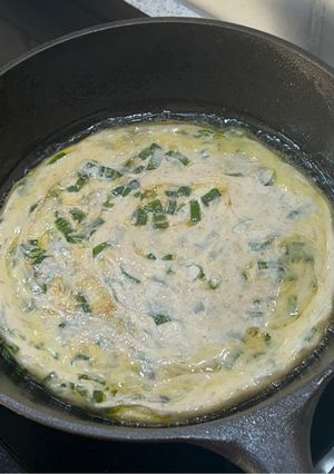 A picture of Pan-Sized Perfection: The Ultimate Scallion Pancakes | 「與鍋同大」的完美蔥油餅 (葱油饼 cōng yóu bǐng).