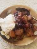 Crumble de manzana con moras azules