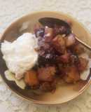 Crumble de manzana con moras azules