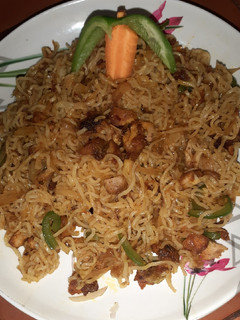 சிக்கன் நூடுல்ஸ் (Chicken Noodles recipe in tamil) செய்முறை முக்கிய புகைப்படம்