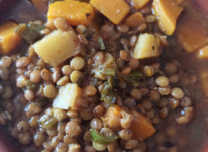 Una foto de Guiso de lentejas fácil vegano