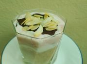 Una foto de plátano, yogurt, avena microondas