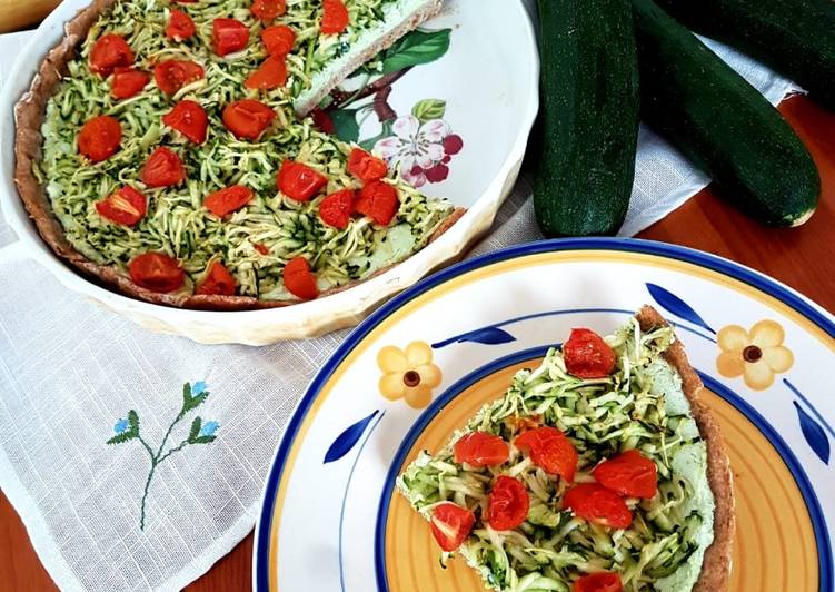 Torta salata alla ricotta, pesto e pomodori datterini