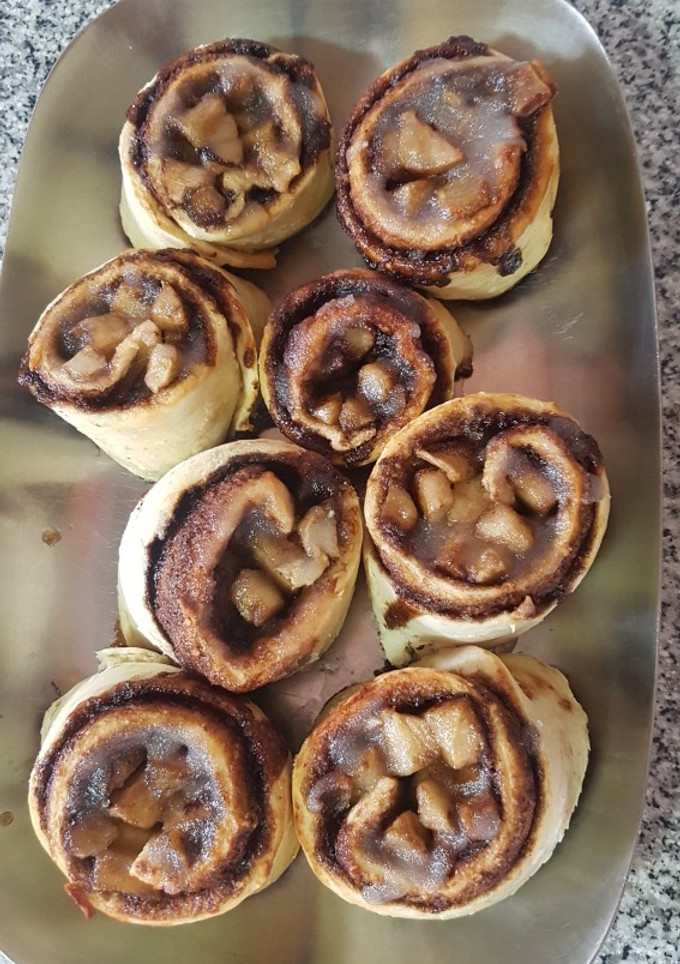 Una foto de Rolls de canela y manzana 🍏