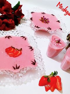 عکسی از دستور فرنی توت فرنگی 😋😍 Strawberry porridge