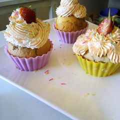 A picture of Lemon cupcakes.