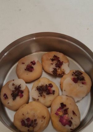 A picture of Santa (Mathari Coated with sugar syrup).