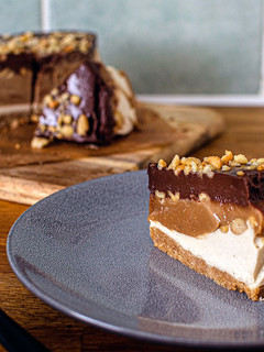 A picture of Vegan “No-Bake” Snickers Cake.