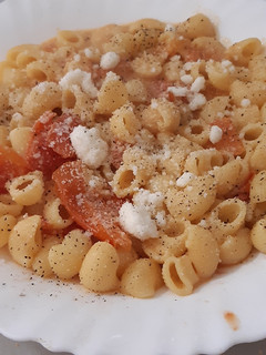 Una foto de Pasta con tomate natural ❣ 😋