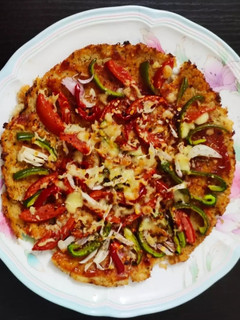 A picture of Gobi pizza with red sauce.