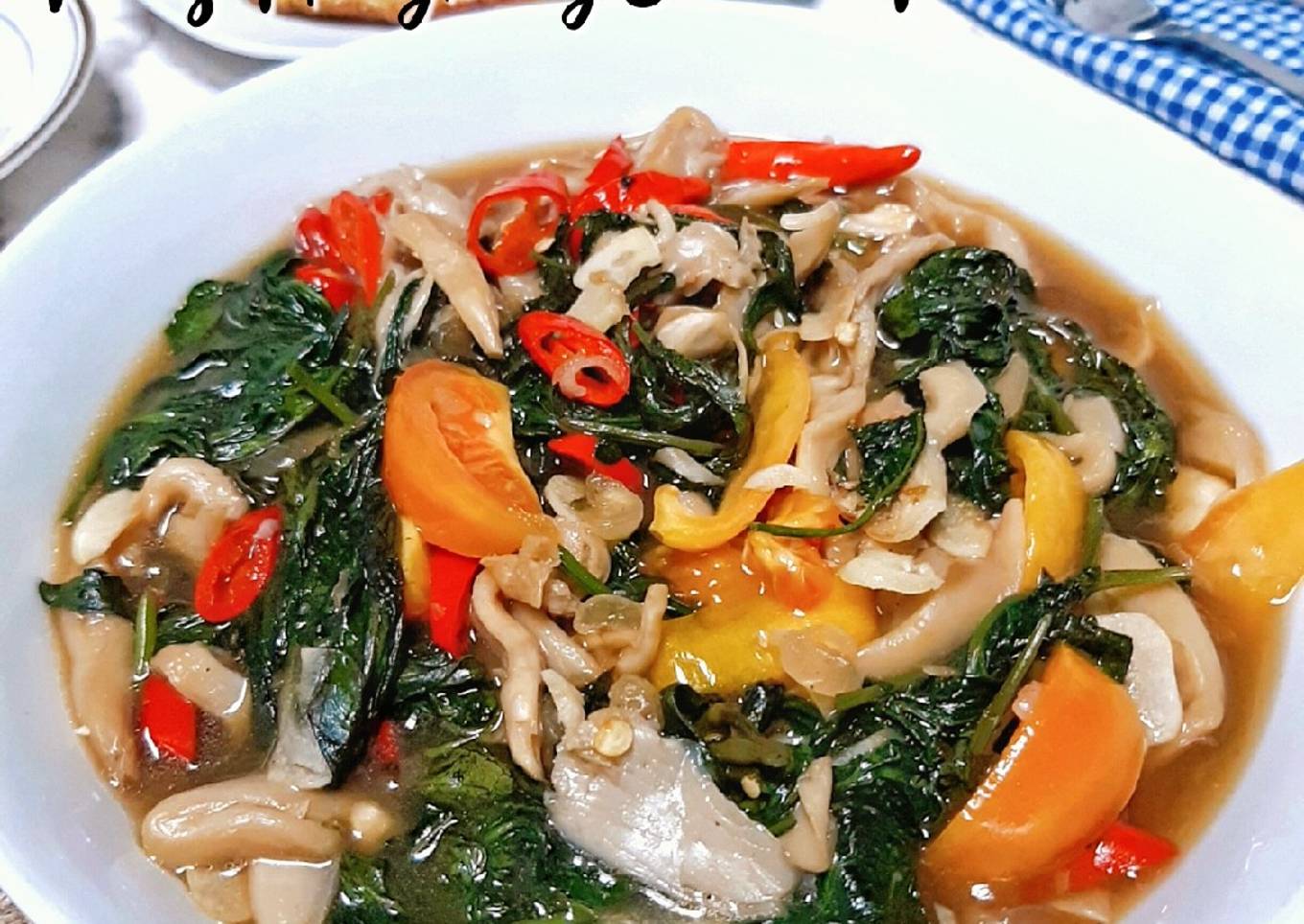 Goreng kubis dengan jamur laut