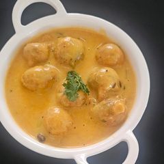 A picture of Kadhi pakora.