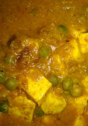 A picture of Matar paneer.