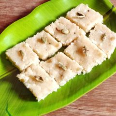 A picture of Elaichi Burfi.