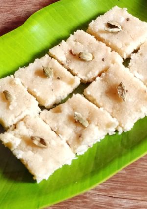 A picture of Elaichi Burfi.