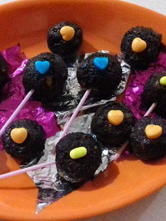 A picture of Dates and nuts chocolate pops.