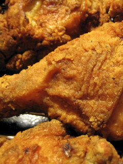 Una foto de Pollo estilo Kentucky Fried Chicken a la cerveza