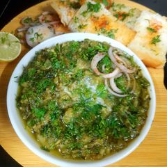 A picture of Hariyali pav bhaji.