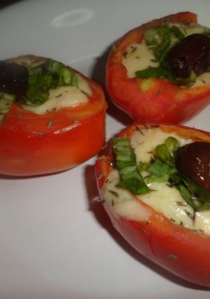 Una foto de Tomates rellenos "Caprese "