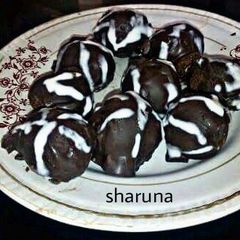 A picture of Christmas truffle.