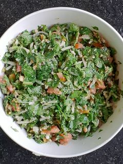 मुळ्याच्या पाल्याची कोशिंबीर (mudachya palyachi koshimbir recipe in marathi) रेसिपी चे मुख्य फोटो