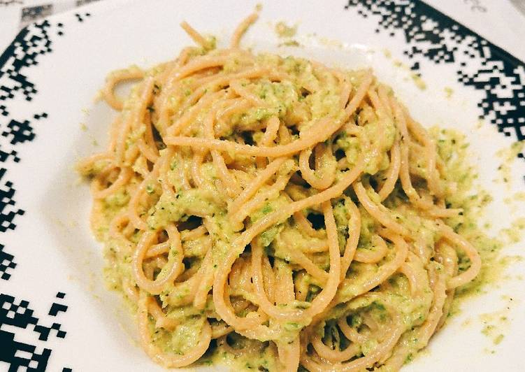 》 Macarrão com molho cremoso de abobrinha - Gozhowgos