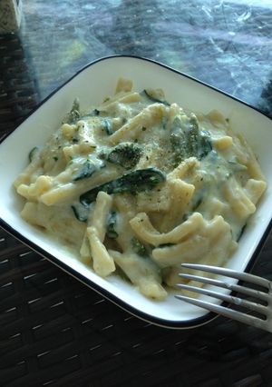 A picture of One-Pot Healthy Creamy Spinach Asparagus Pasta.