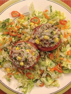 Una foto de Tomates rellenos con Atún