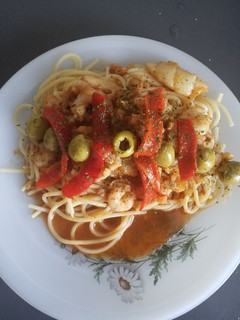 Una foto de Espaguetis con migas de bacalao