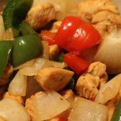 A picture of Chicken and Bell Peppers.