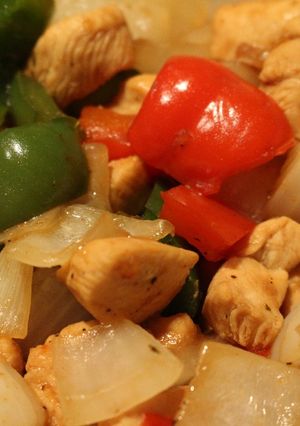A picture of Chicken and Bell Peppers.