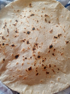 જુવારના રોટલા (Jowar Rotla Recipe In Gujarati) રેસીપી મુખ્ય ફોટો