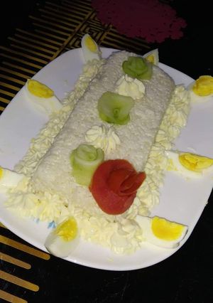 صورة لوصفة سلطة الأرز المحشية بالخضر والمايونيز 🍚🥒 🍅