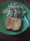 Broccoli alfredo with garlic bread