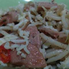 รูปของ Spaghetti Aglio Olio Sosis Simple