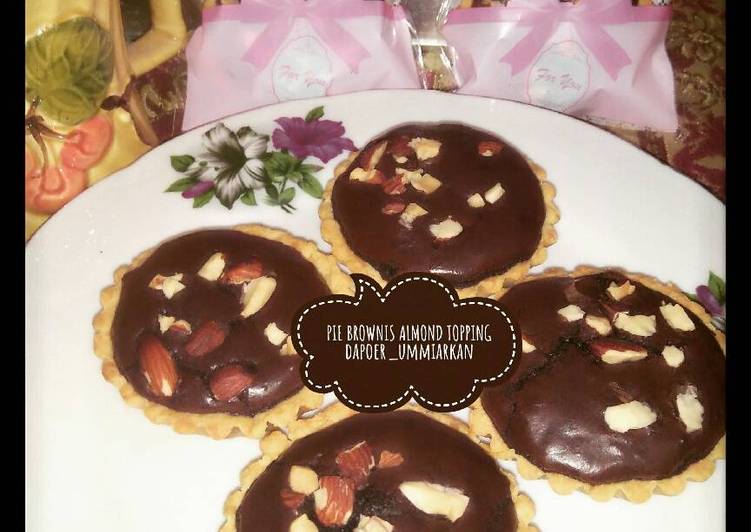 Resep Pie brownis almond topping yang Lezat