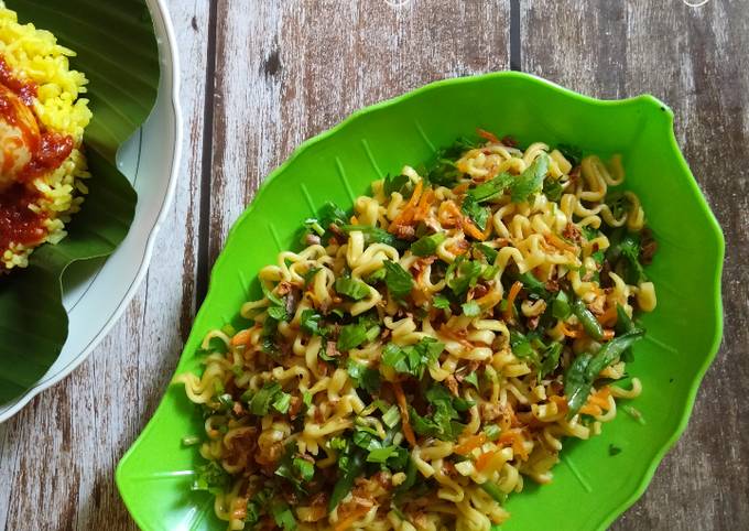 Mie Pelengkap Nasi Kuning Banjar