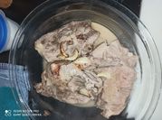 Una foto de aguja de cerdo al vino