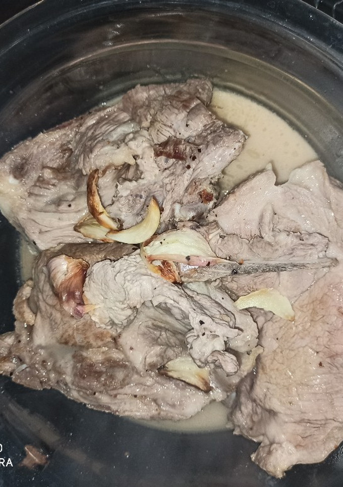 Una foto de Chuletas de aguja de cerdo al vino