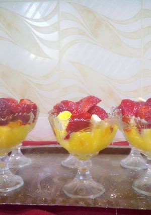 صورة لوصفة كؤوس كريمة البرتقال والفرولة سهلة وبمكونات بسيطة تحضر بسرعة 😋