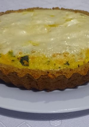 Una foto de Tarta de zapallitos con masa de lentejas y harina integral