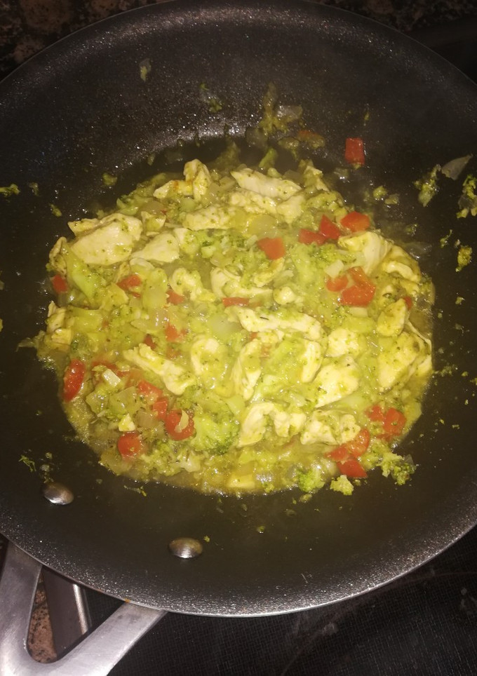 Una foto de Arroz de brócoli con pollo