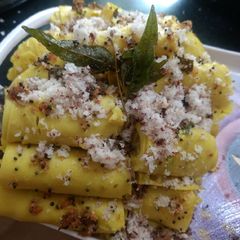 A picture of Khandvi.