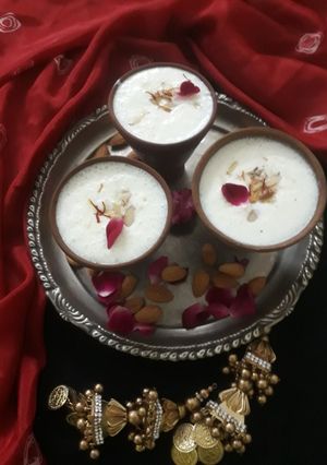 मीठी लस्सी (Meethi lassi recipe in Hindi) रेसिपी मुख्य फोटो