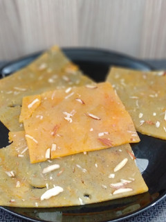 આઈસ હલવો (Ice Halwa Recipe In Gujarati) રેસીપી મુખ્ય ફોટો
